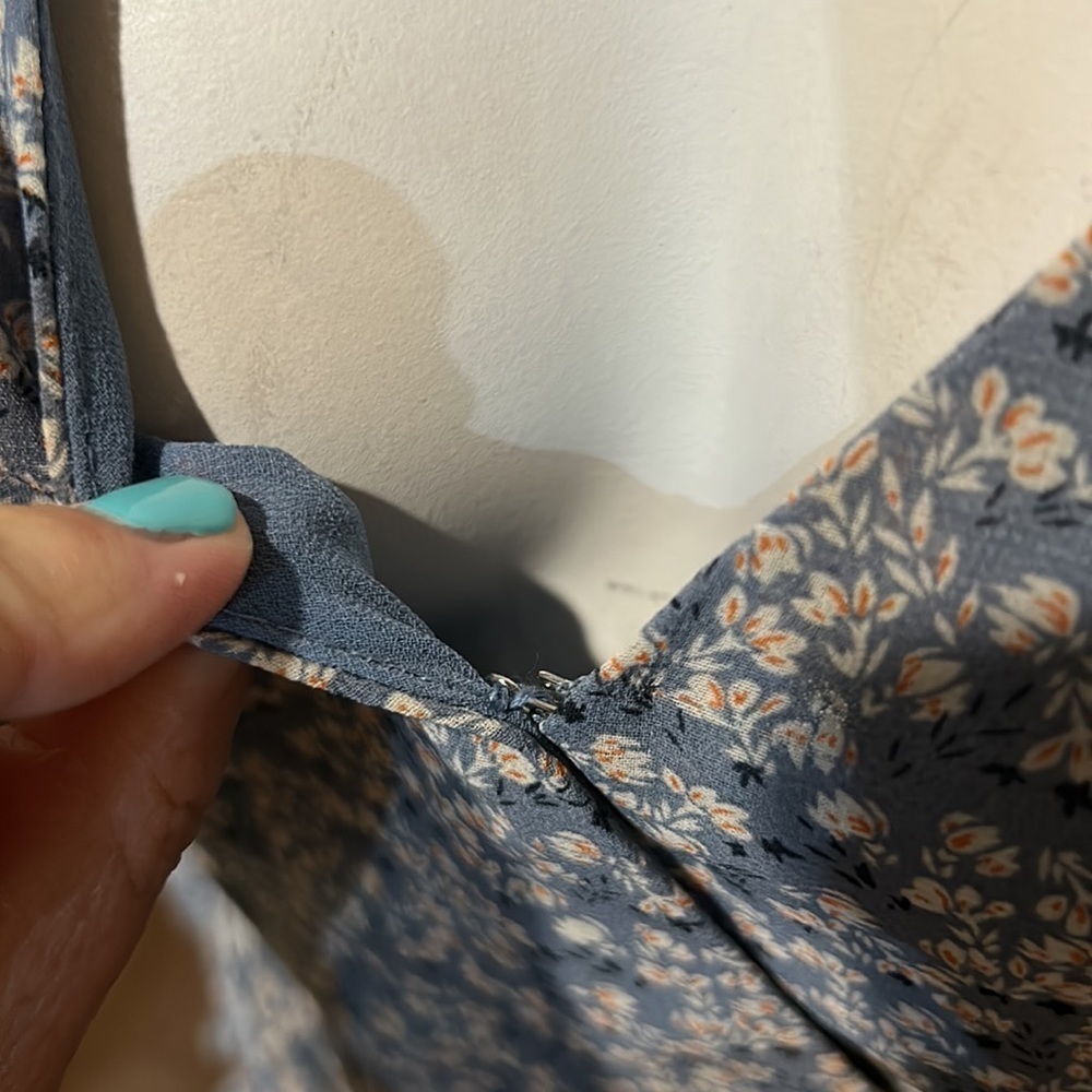 ASTR The Label Floral multi Blue Mini Dress. Small - Picture 4 of 12